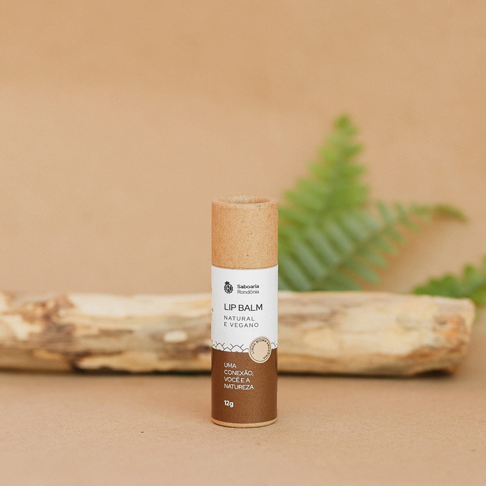 Lip balm com bioativos amazônicos de óleo de buriti, babaçu e óleo de algodão.