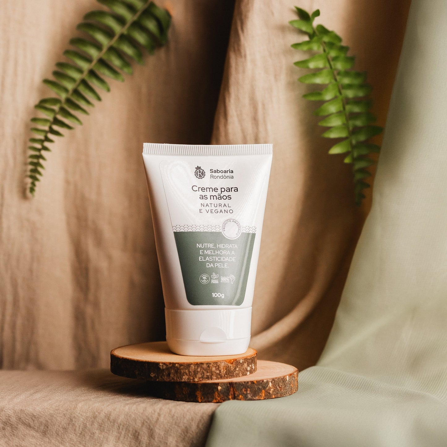 Creme para mãos com bioativos amazônicos de óleo de buriti e manteiga de murumuru.