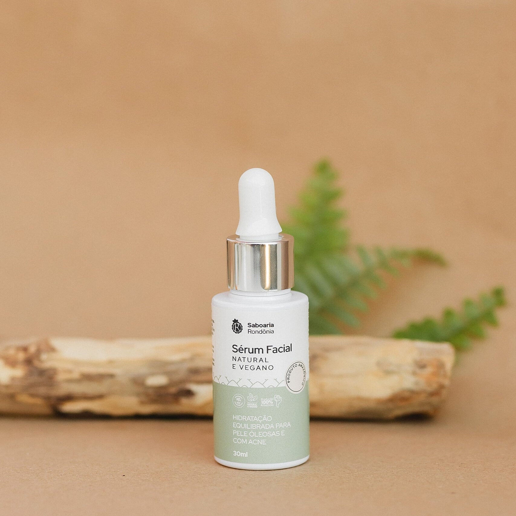 Sérum facial com niacinamida, óleos vegetais de babaçu e jojoba.