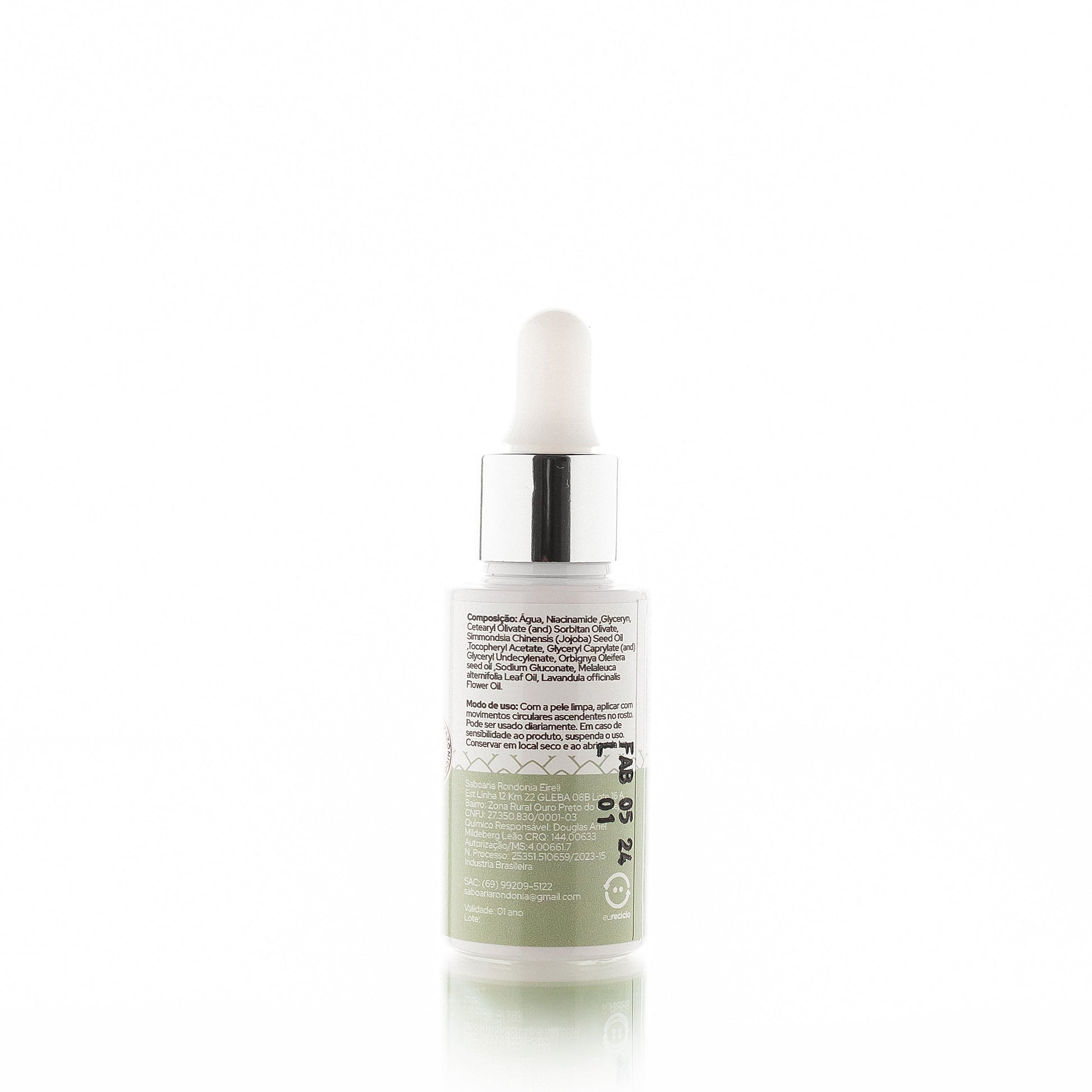Sérum facial com niacinamida, óleos vegetais de babaçu e jojoba.
