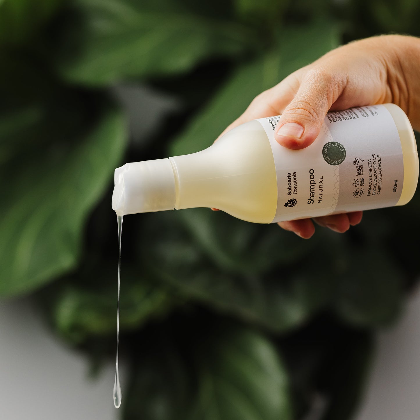 Shampoo natural com bioativos amazônicos de buriti e babaçu,