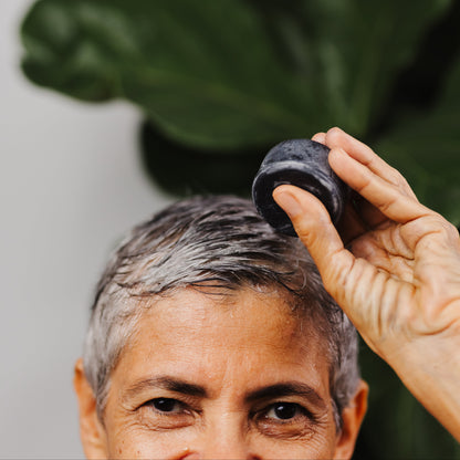 Shampoo sólido com carvão vegetal de bambu e argila preta